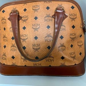 MCM alma 💯 Authentic